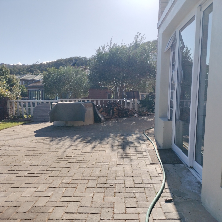 4 Bedroom Property for Sale in Grootbrakhoogte Western Cape